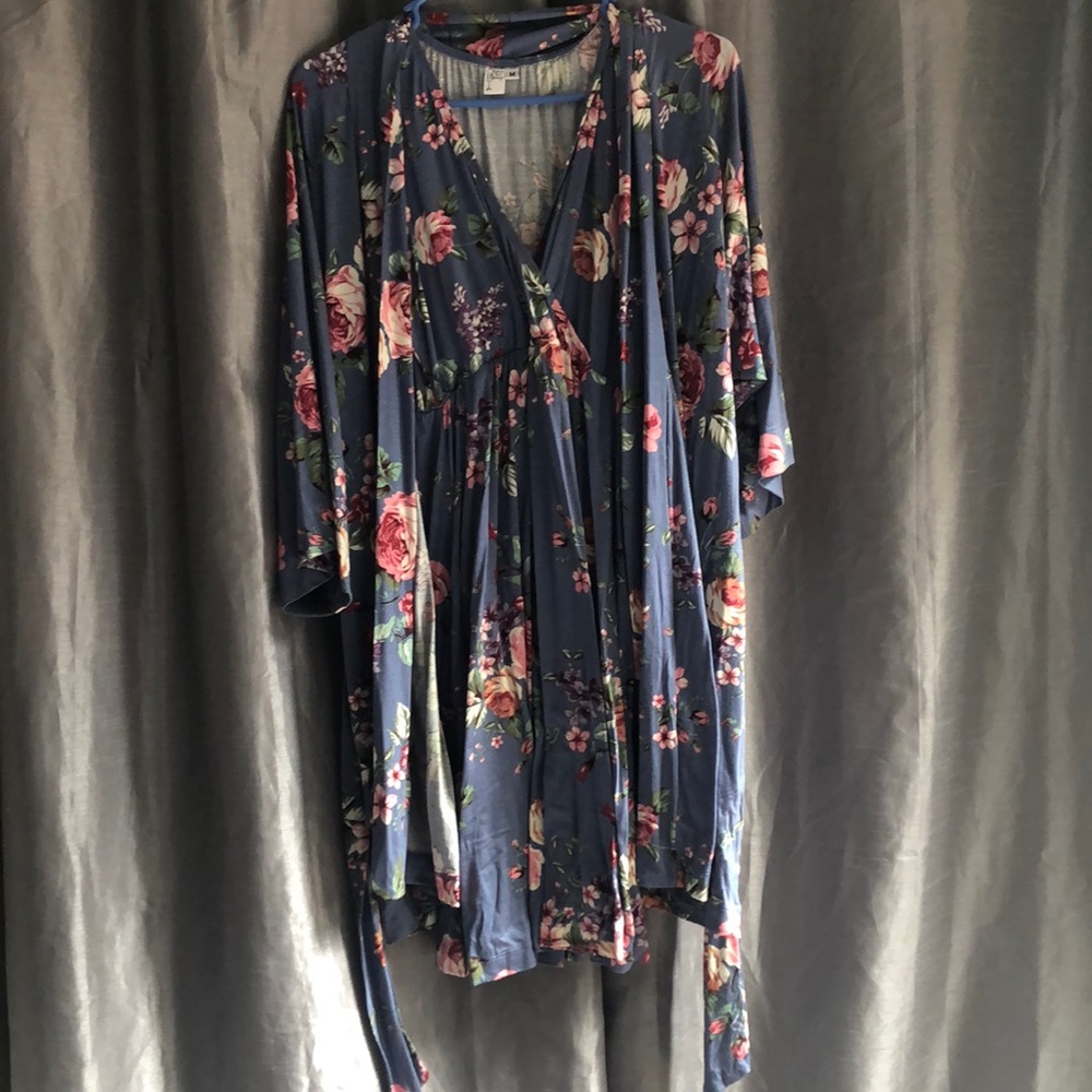 Maternity night gown and robe set